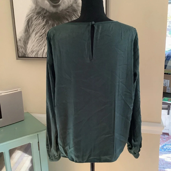 #272 NWT Nine Britton Green Long Sleeve Poet Sleeve Top Size Medium - Picture 7 of 12